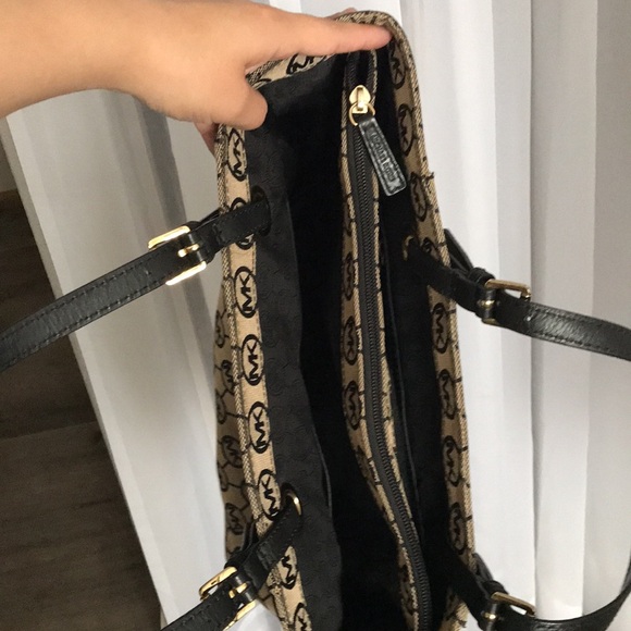 Michael Kors Signature Canvas Tote - Picture 5 of 7